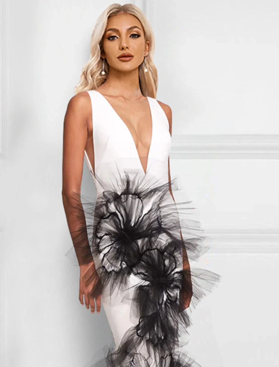 Mermaid V-Neck Sleeveless Applique Floor-Length Evening Gown - Chloe Dress
